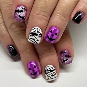 24 piece Halloween 👻 Press on nails short length